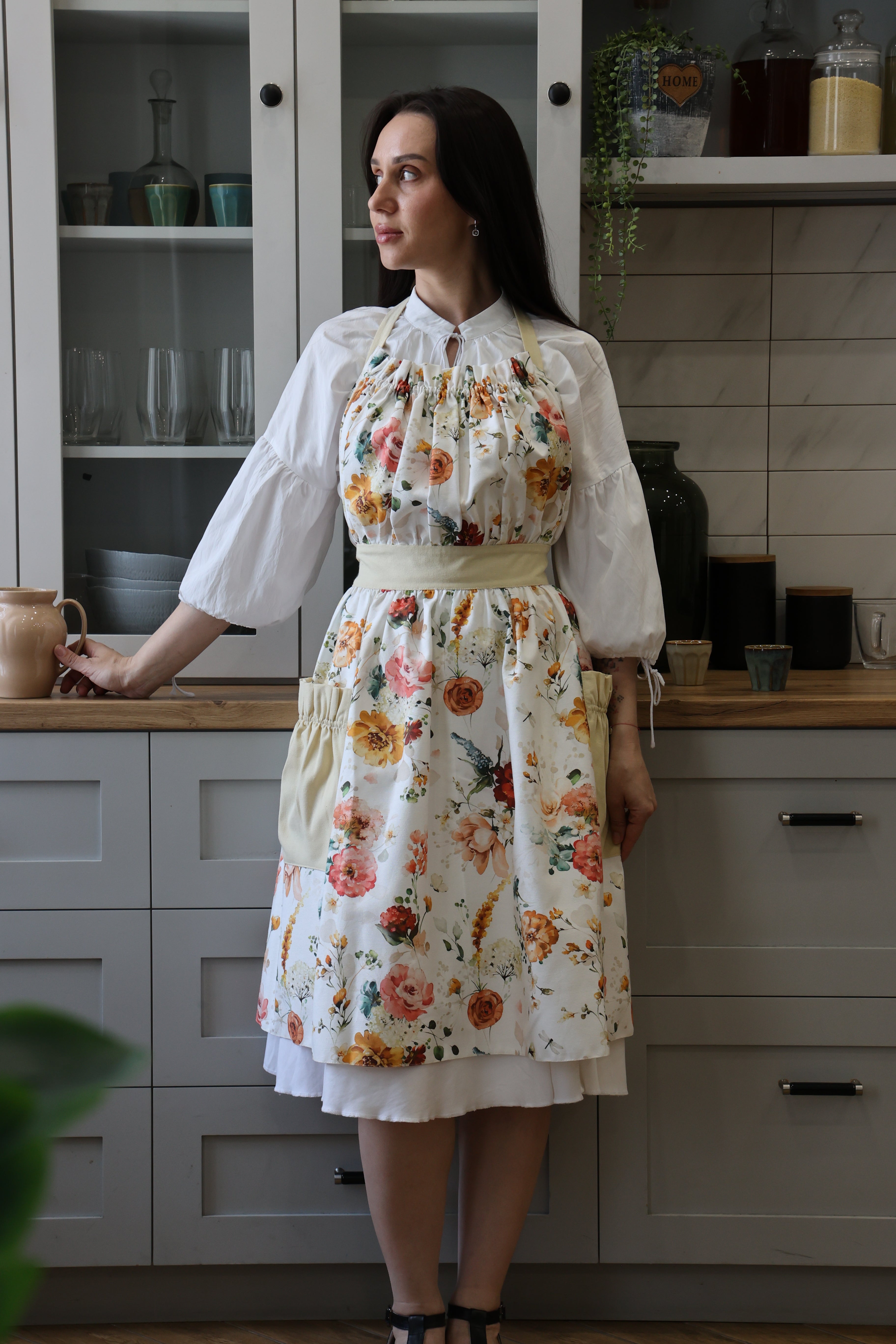 Vintage Floral Cotton Apron with Champagne Accents – Elegant Kitchen Apron with Teflon Coating & Deep Pockets
