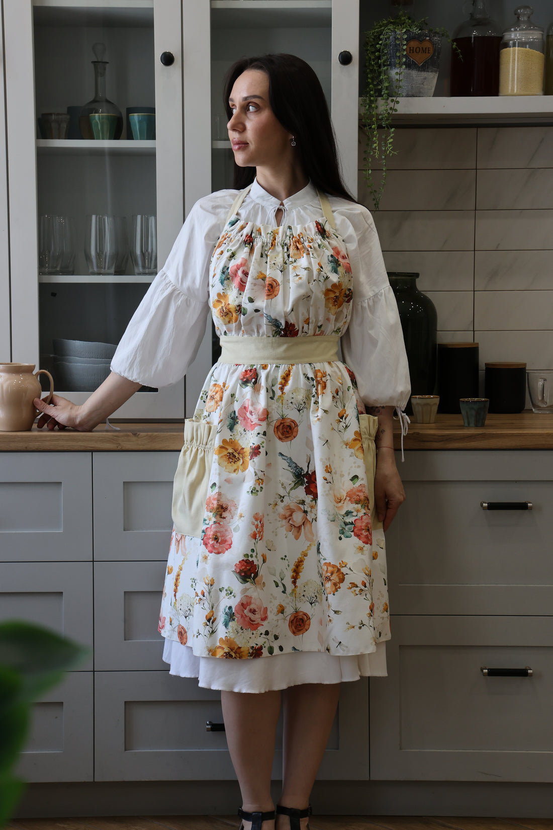 Vintage Floral Cotton Apron with Champagne Accents – Elegant Kitchen Apron with Teflon Coating & Deep Pockets