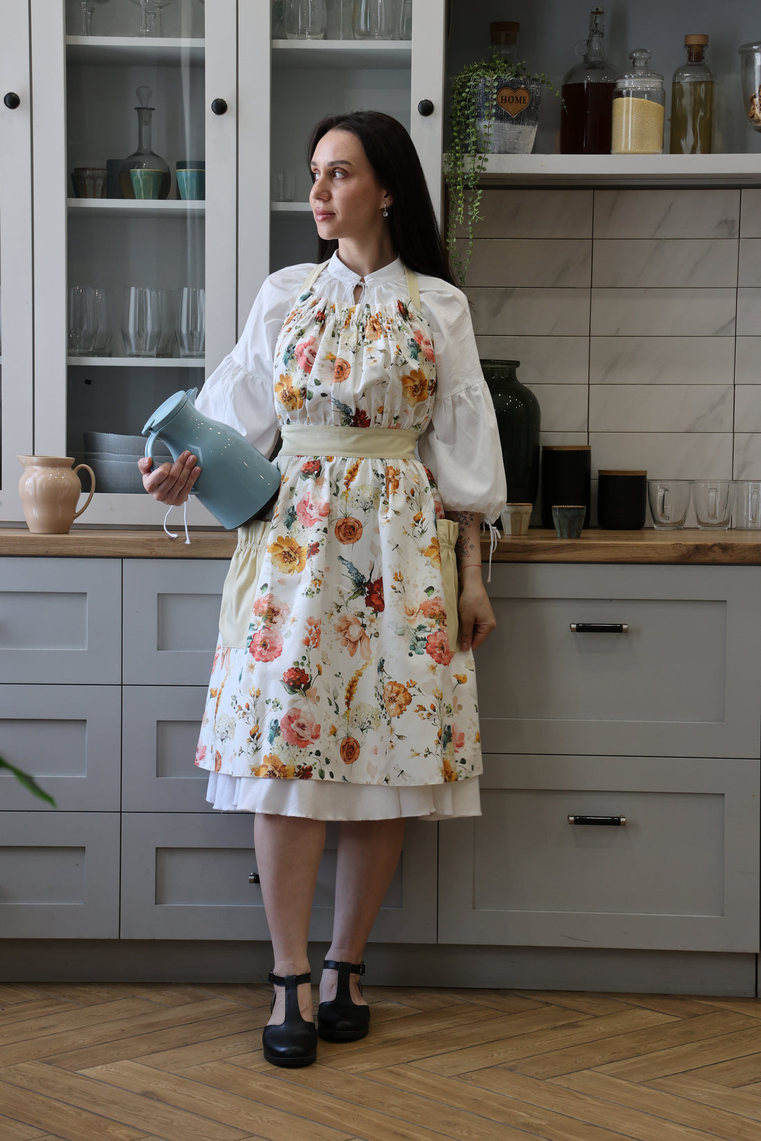 Vintage Floral Cotton Apron with Champagne Accents – Elegant Kitchen Apron with Teflon Coating & Deep Pockets