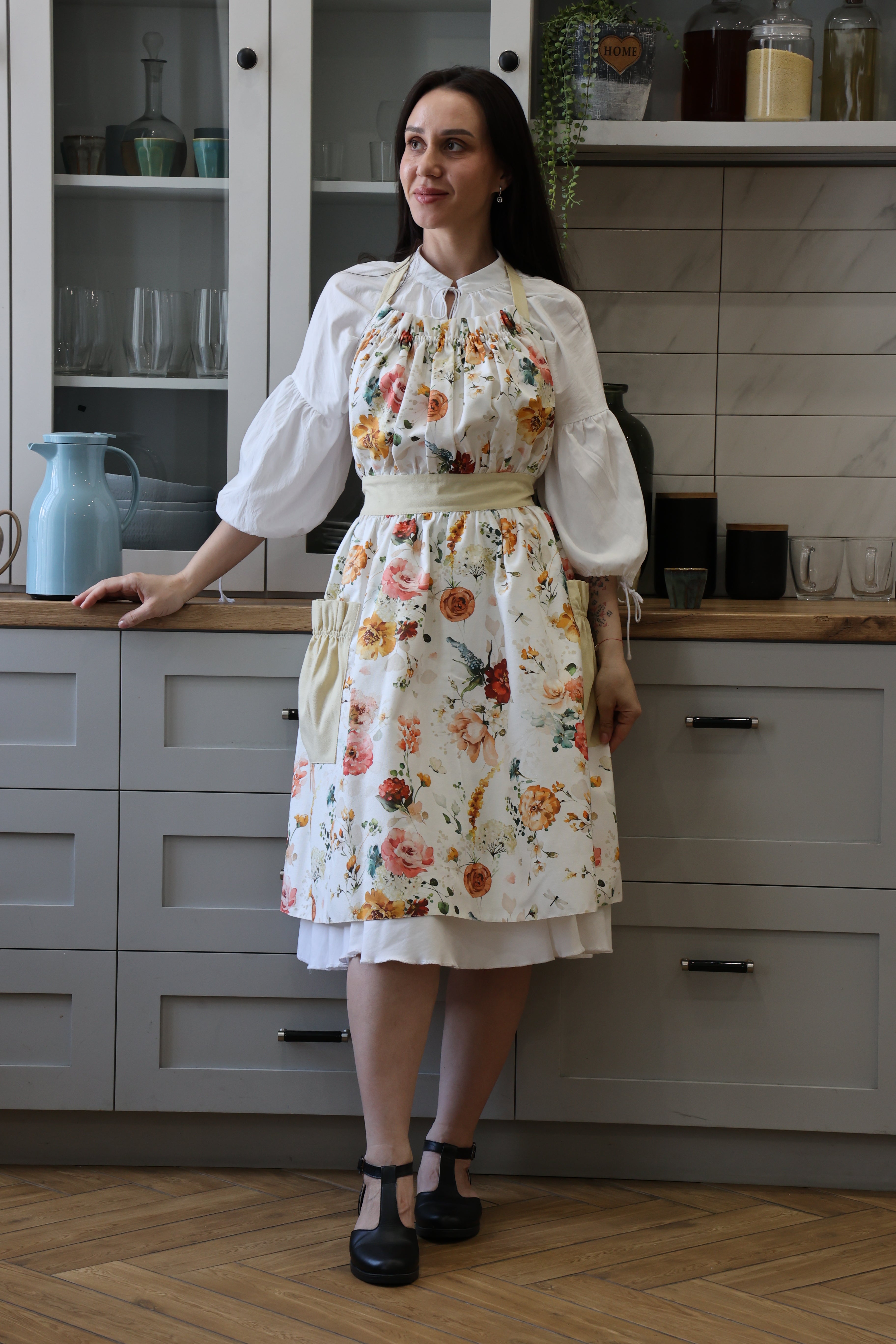 Vintage Floral Cotton Apron with Champagne Accents – Elegant Kitchen Apron with Teflon Coating & Deep Pockets