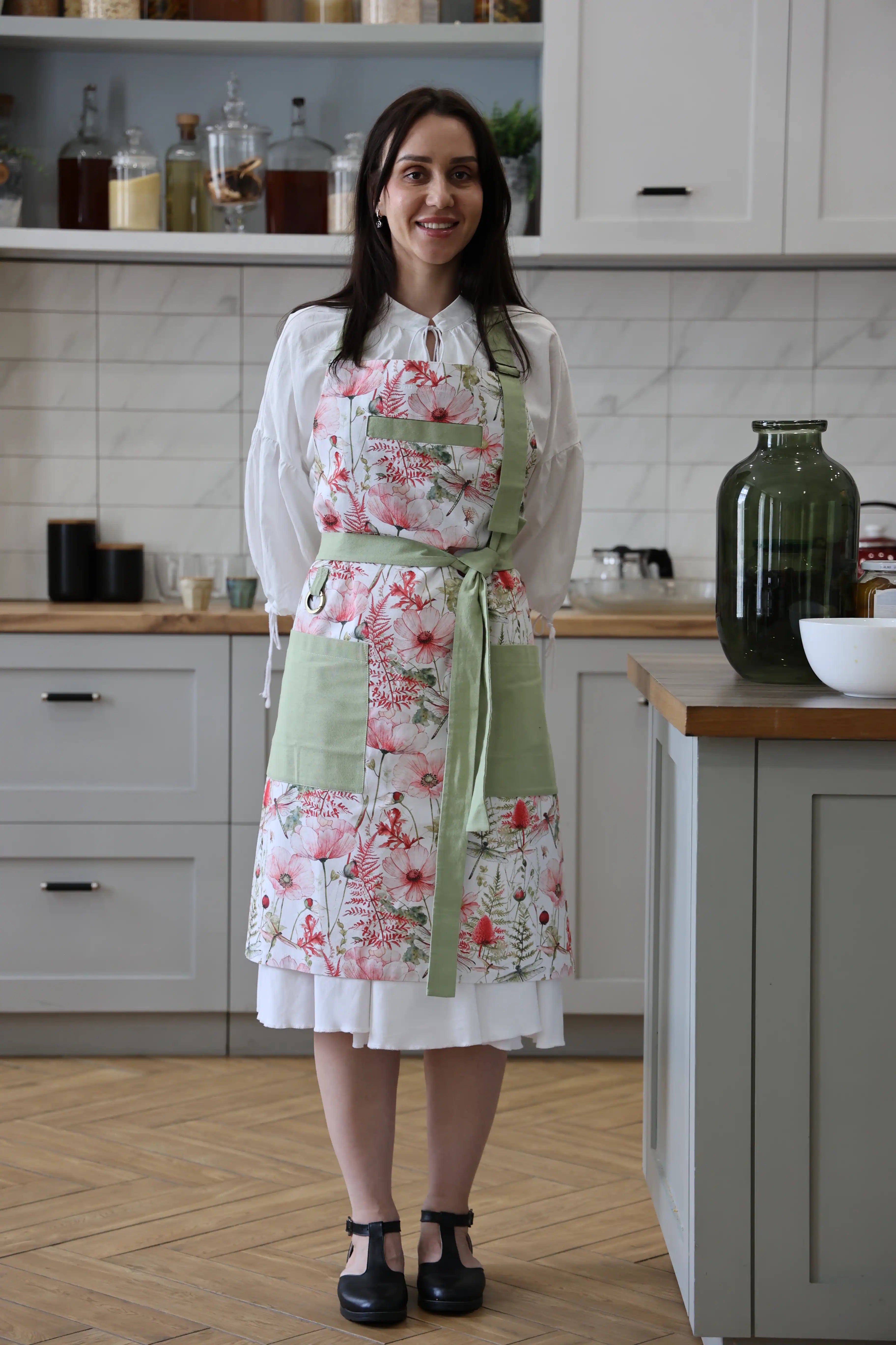 Rose Floral Adjustable Cotton Apron — One Size S to 2XL