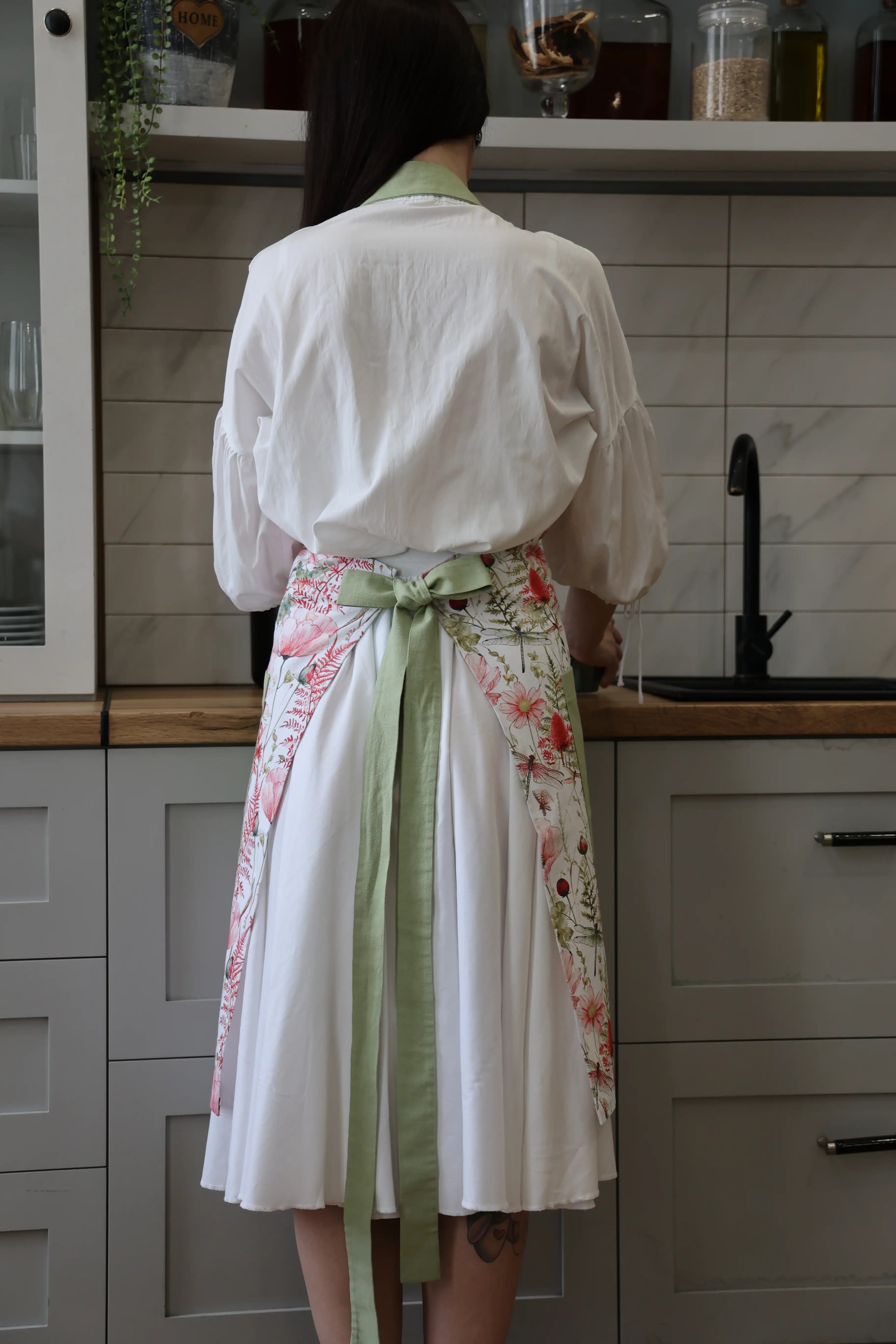 Rose Floral Adjustable Cotton Apron — One Size S to 2XL