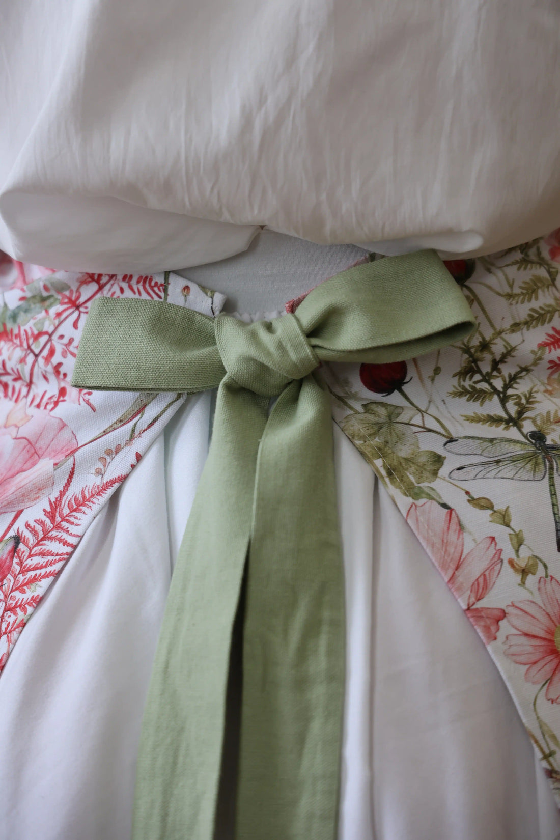 Rose Floral Adjustable Cotton Apron — One Size S to 2XL
