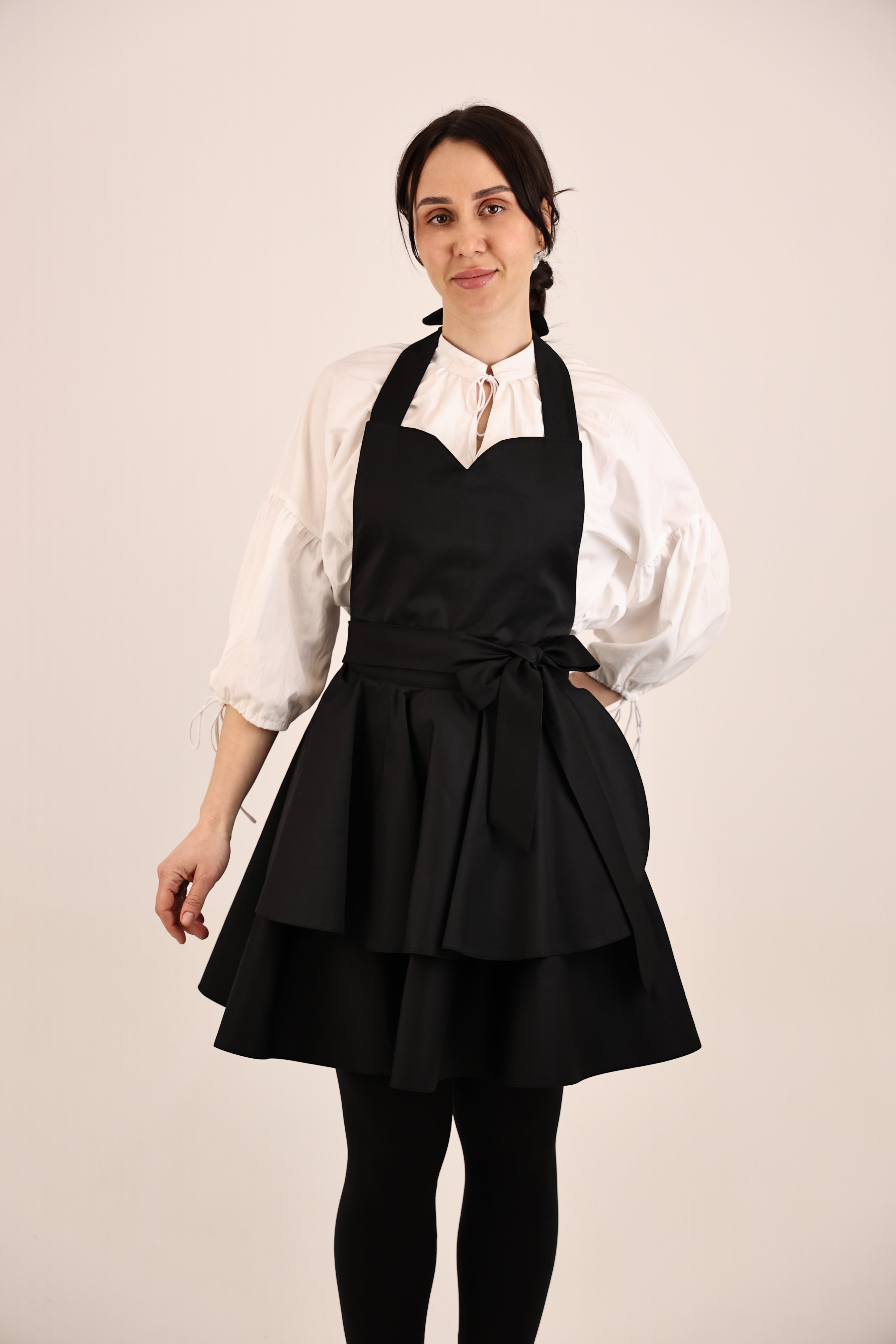 Daisy Ruffle Apron — Black