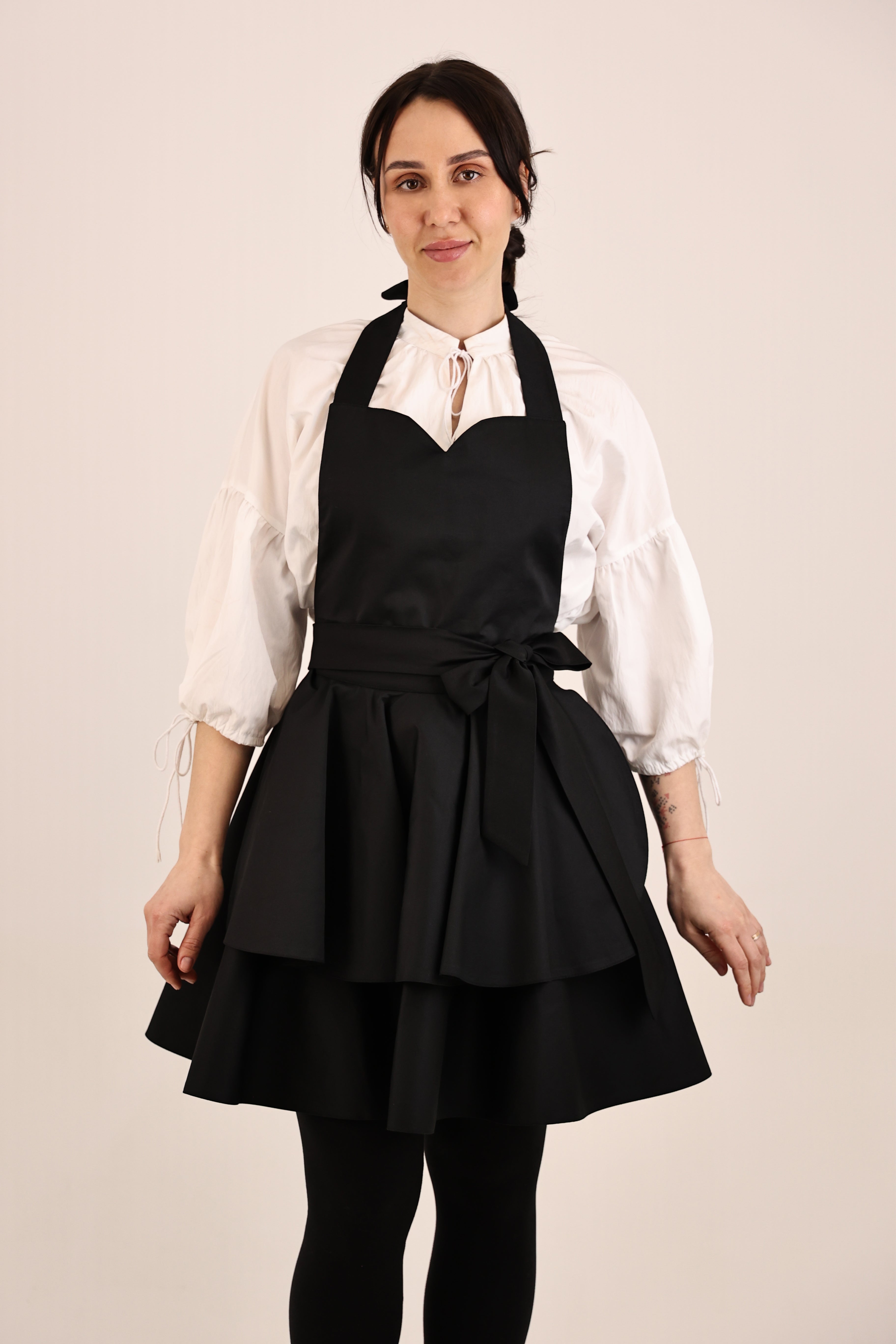 Daisy Ruffle Apron — Black