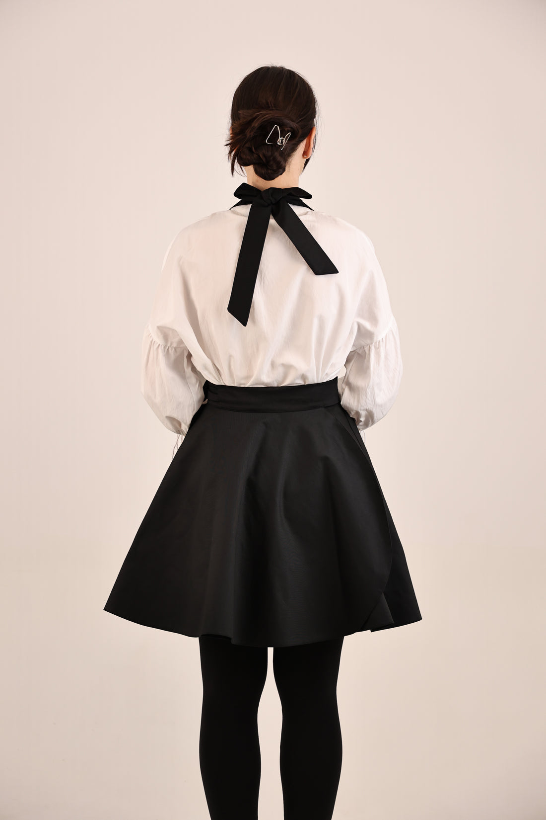 Daisy Ruffle Apron — Black