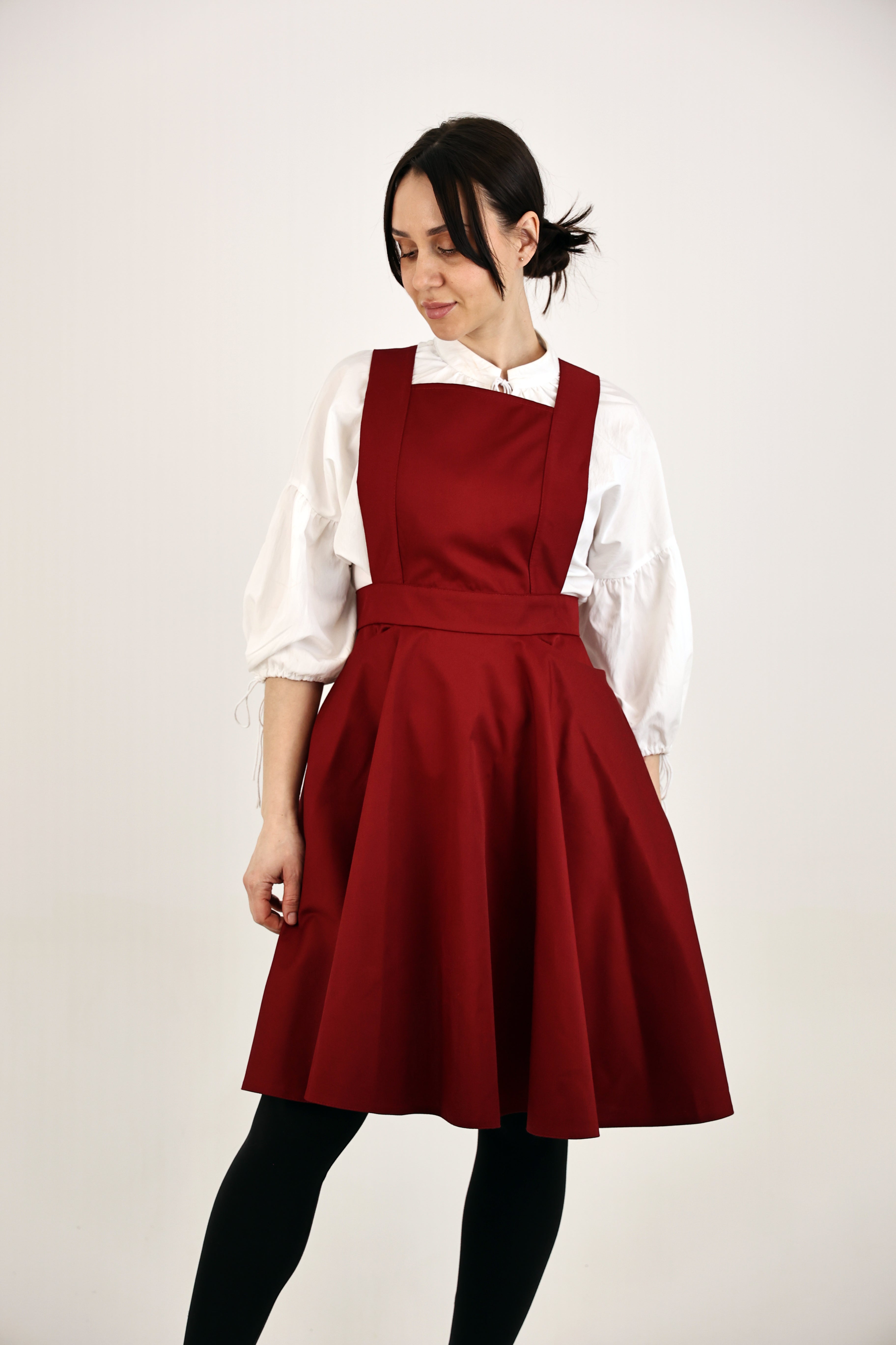 Café Crossback Apron — Burgundy