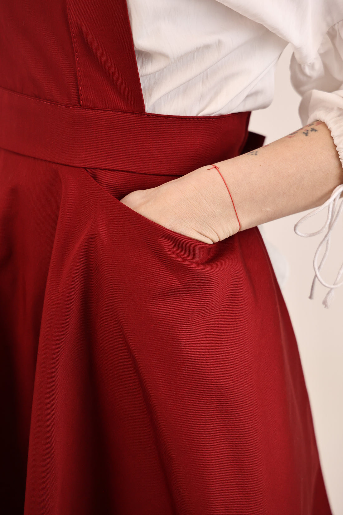 Café Crossback Apron — Burgundy