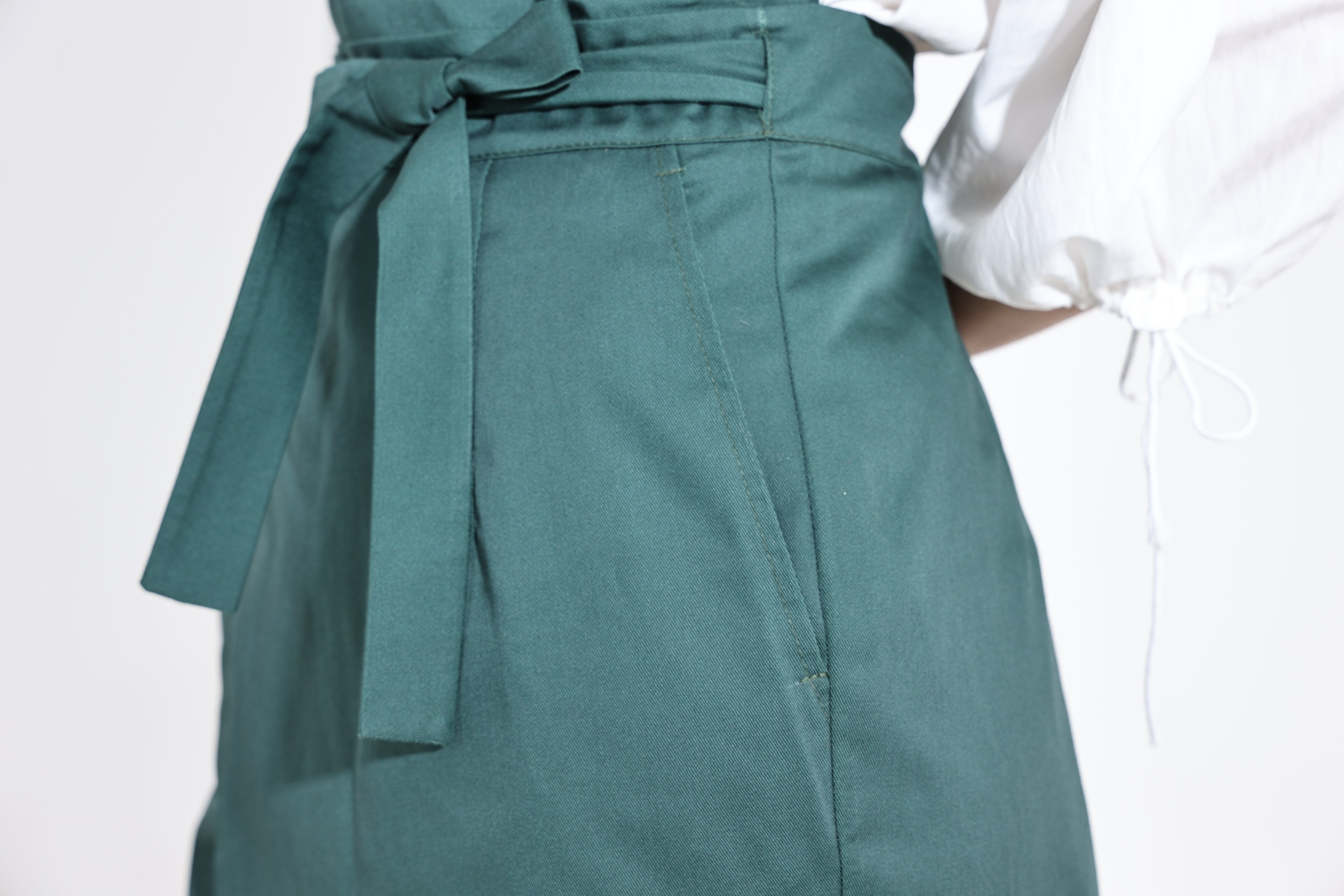 Hituka Pro Chef & Bartender Apron Emerald Green — Highly-Breathable Cross-Back Apron