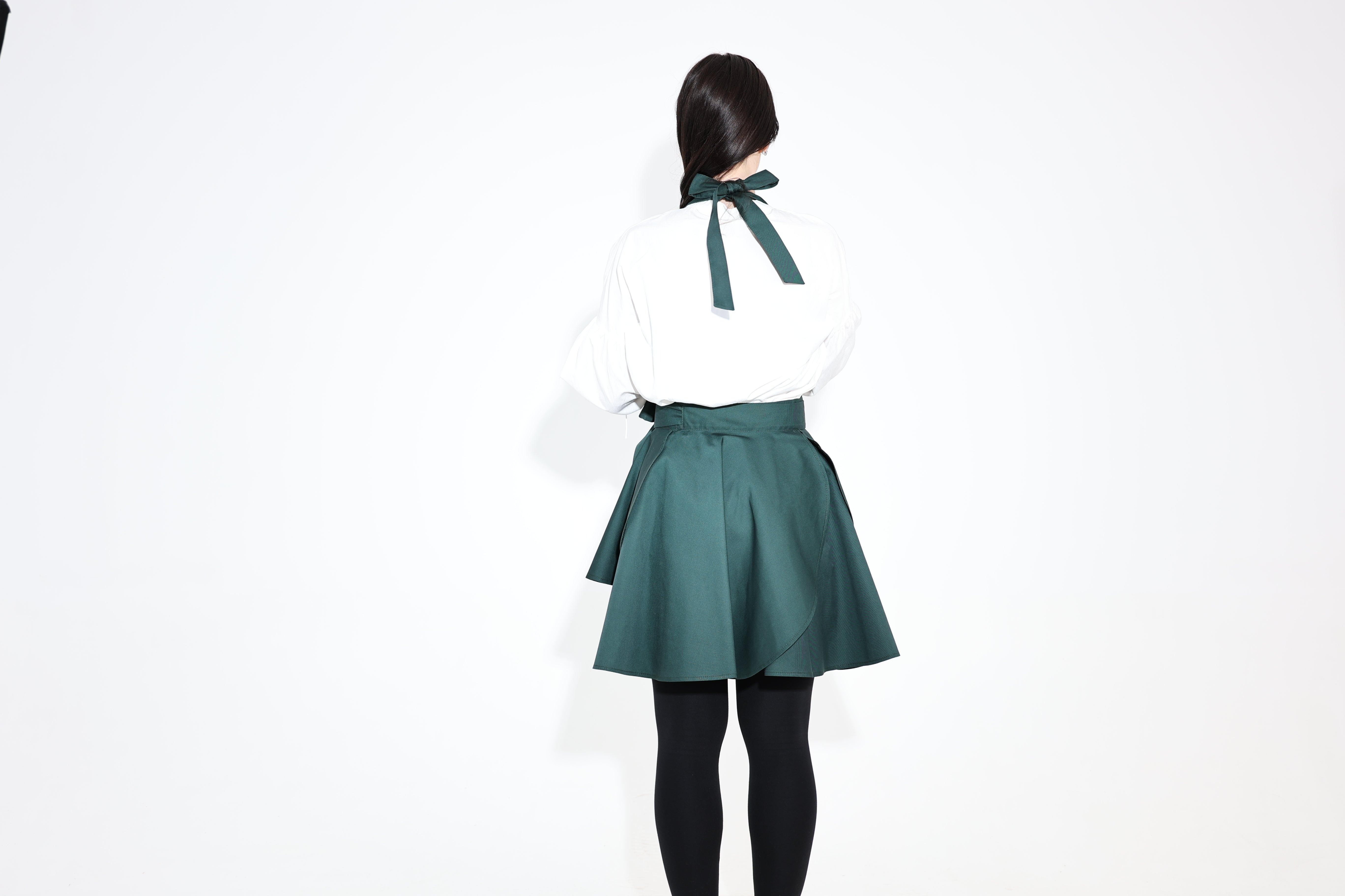 Daisy Ruffle Apron — Emerald Green