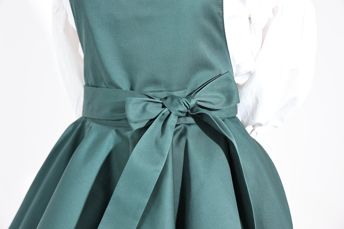Daisy Ruffle Apron — Emerald Green