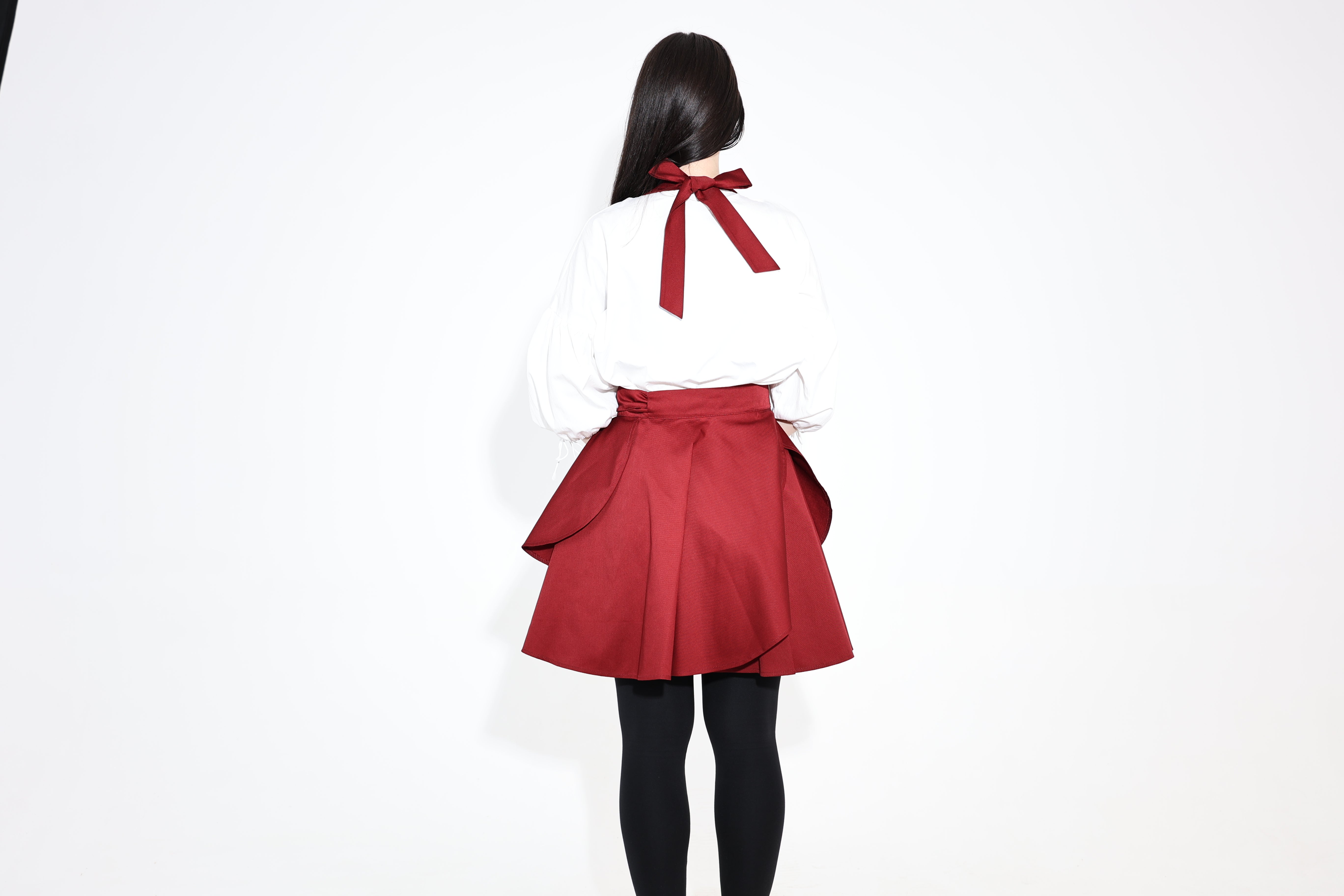 Daisy Ruffle Apron — Burgundy